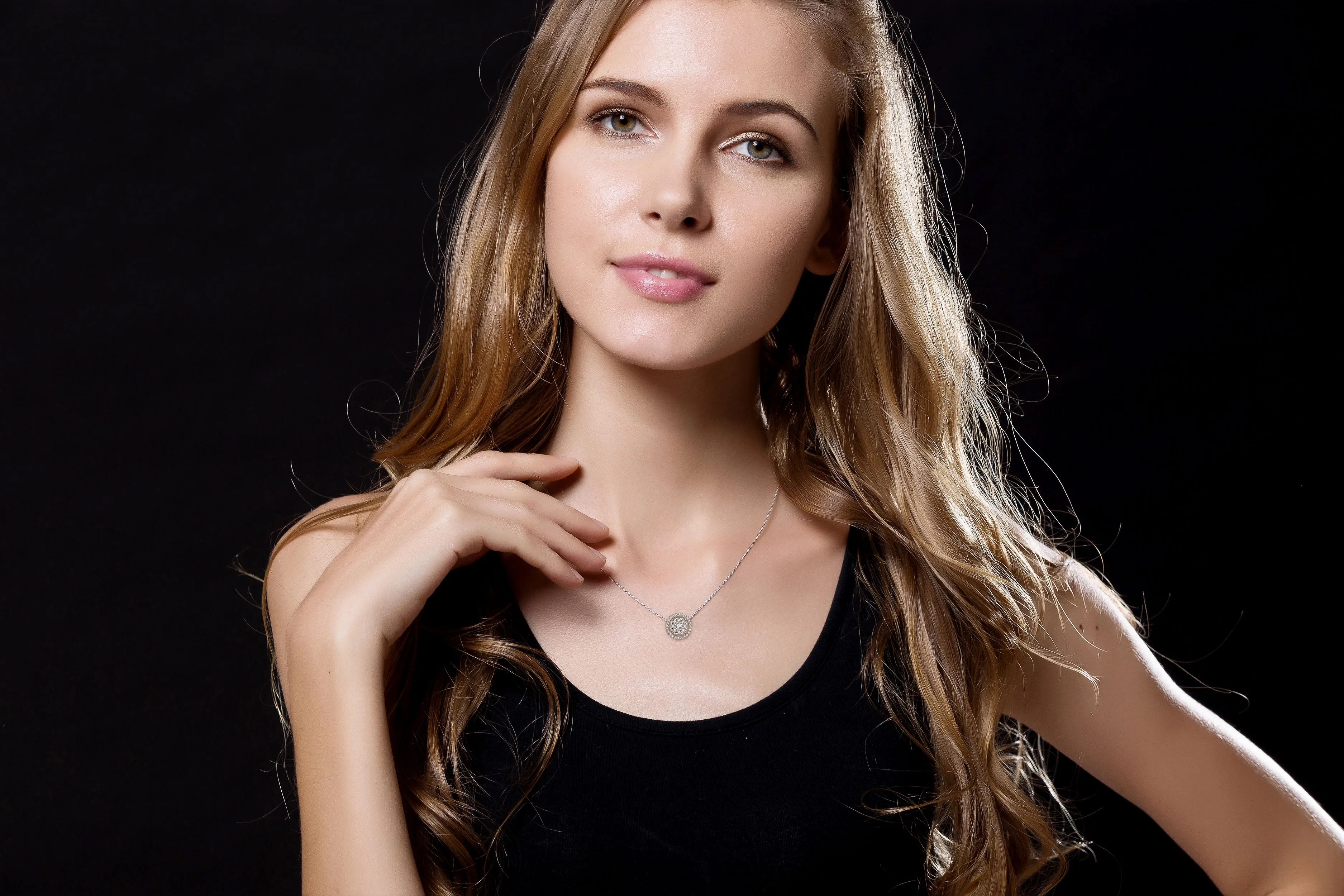 18k Gold Eight hearts Diamond Necklace