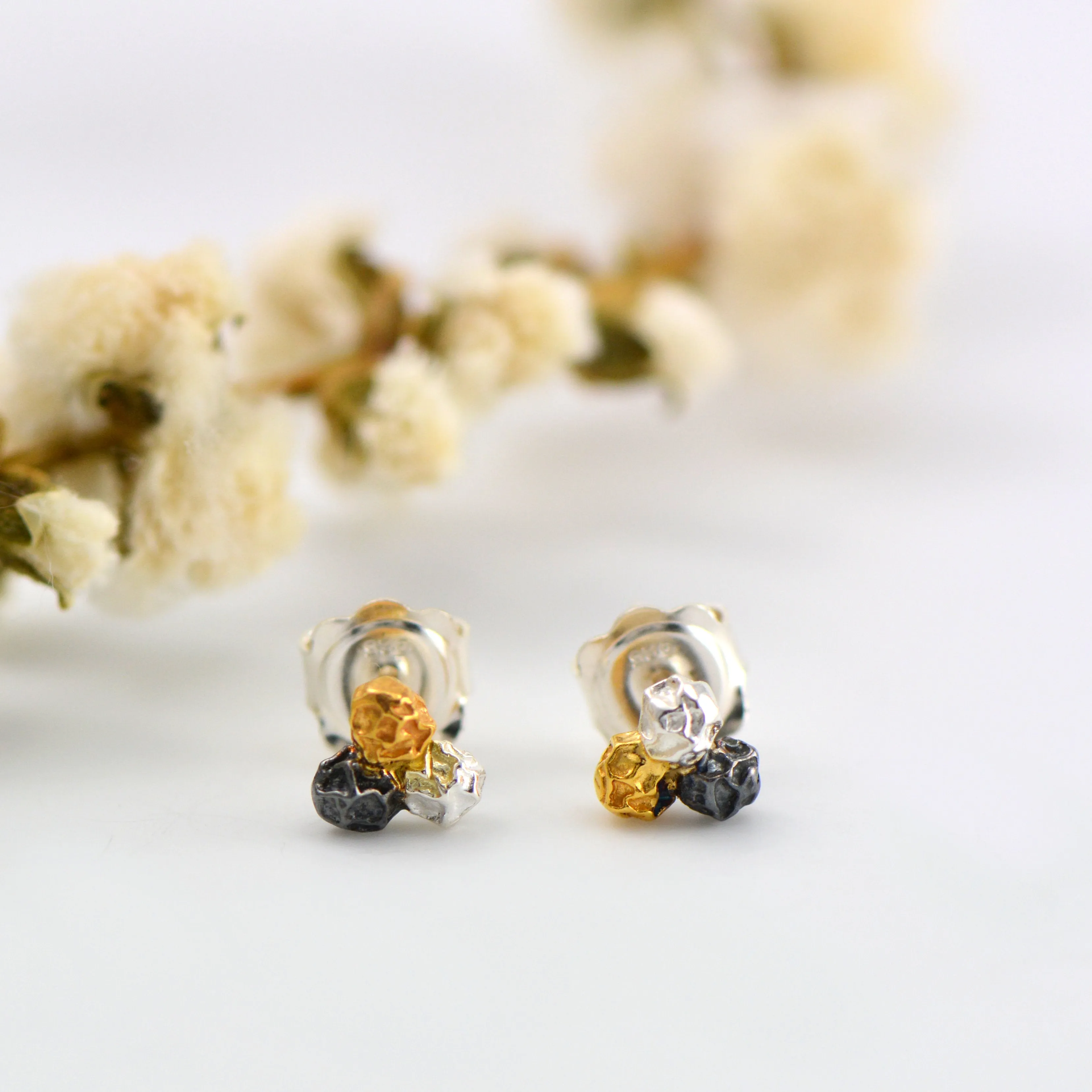 A silver three colours peppercorn stud earrings
