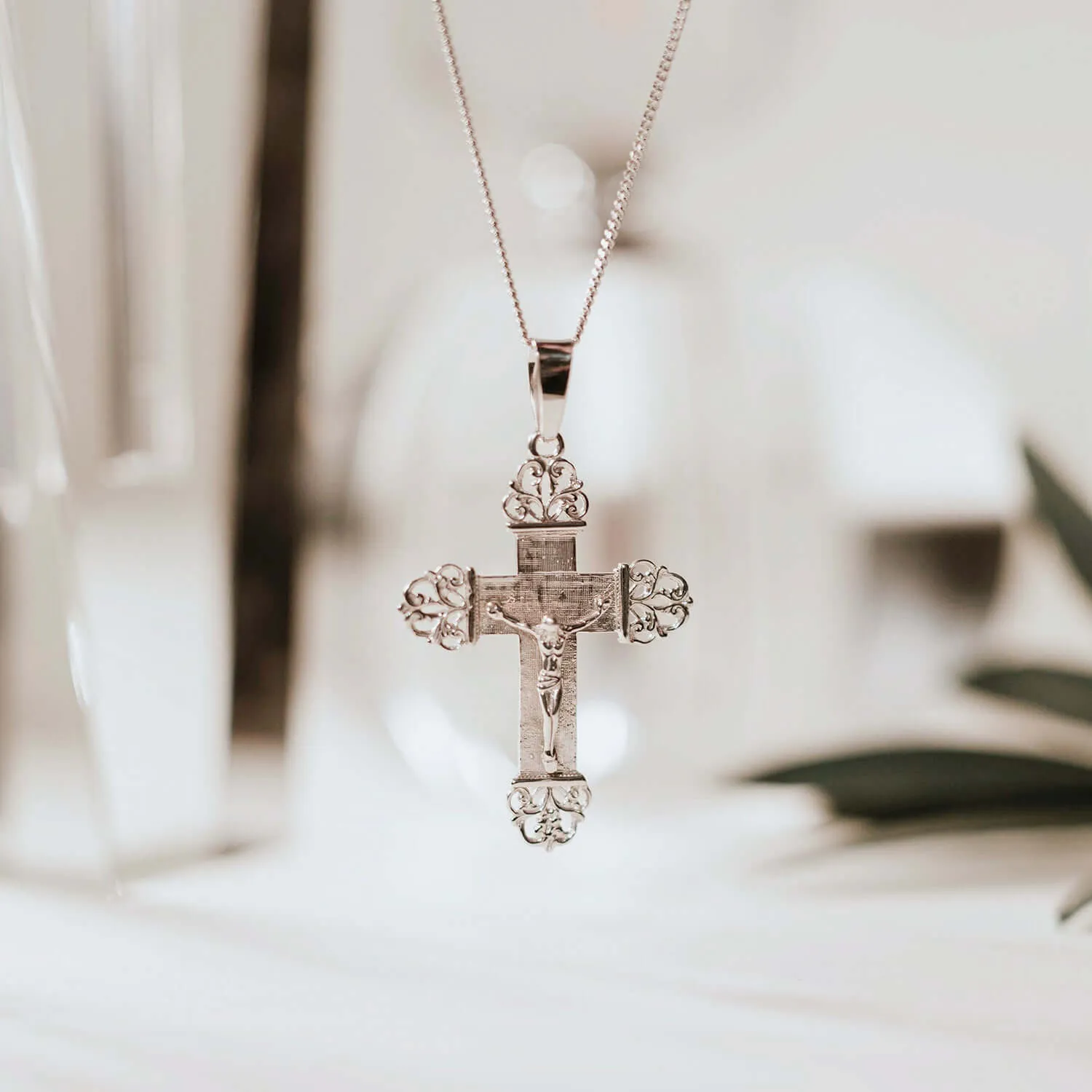 CRUCIFIX PENDANT - SILVER