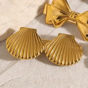 Shellcore Beachey Gold Hairpin