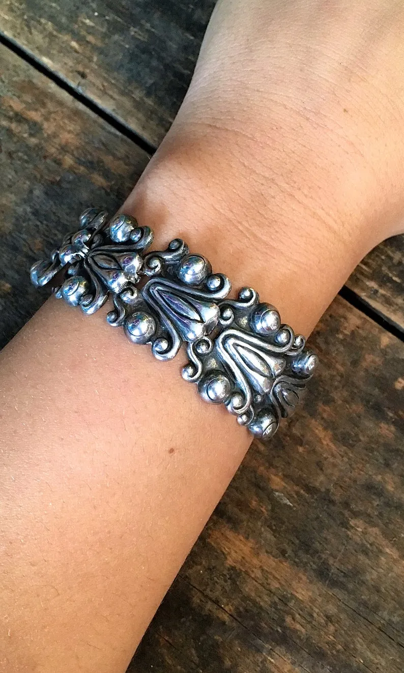 SILVER STRIKE 1950s Mexican Sterling Silver Aztec Pre Columbian Bracelet
