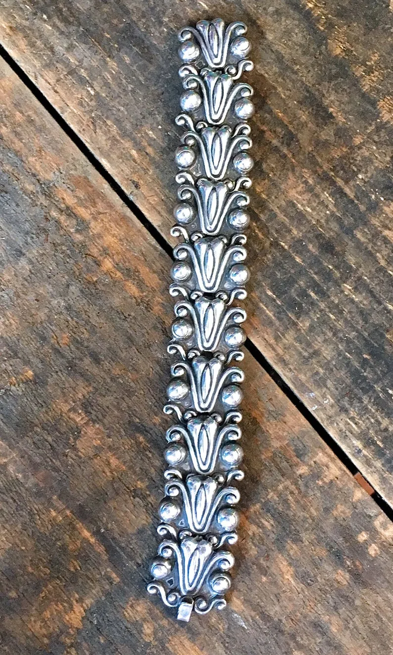 SILVER STRIKE 1950s Mexican Sterling Silver Aztec Pre Columbian Bracelet